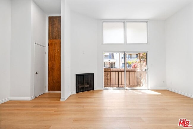 Building Photo - 5238 Newcastle Ave