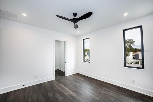 Building Photo - 3010 W Trilby Ave