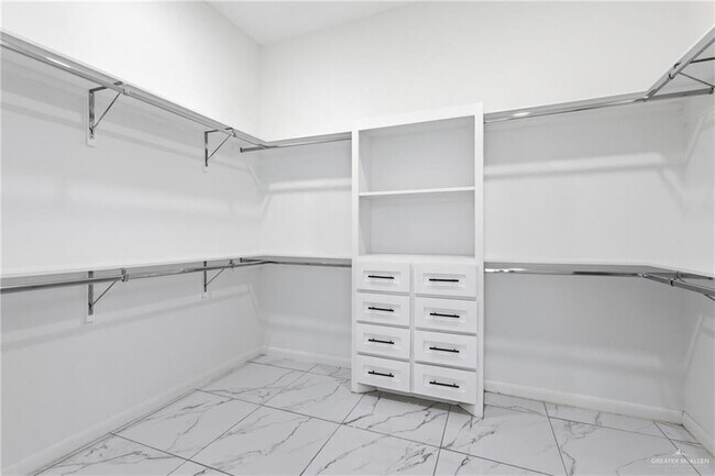 Building Photo - 22 N Chula Vista St