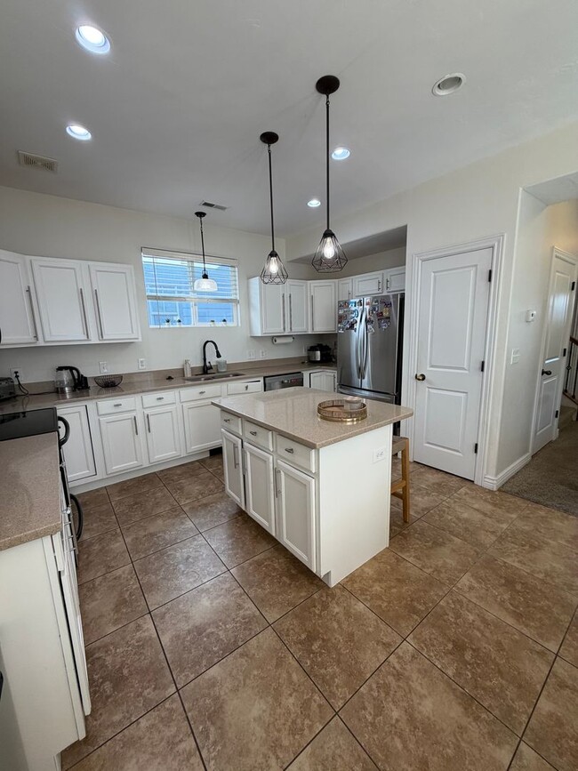 Building Photo - 4481 Iron Mountain Dr
