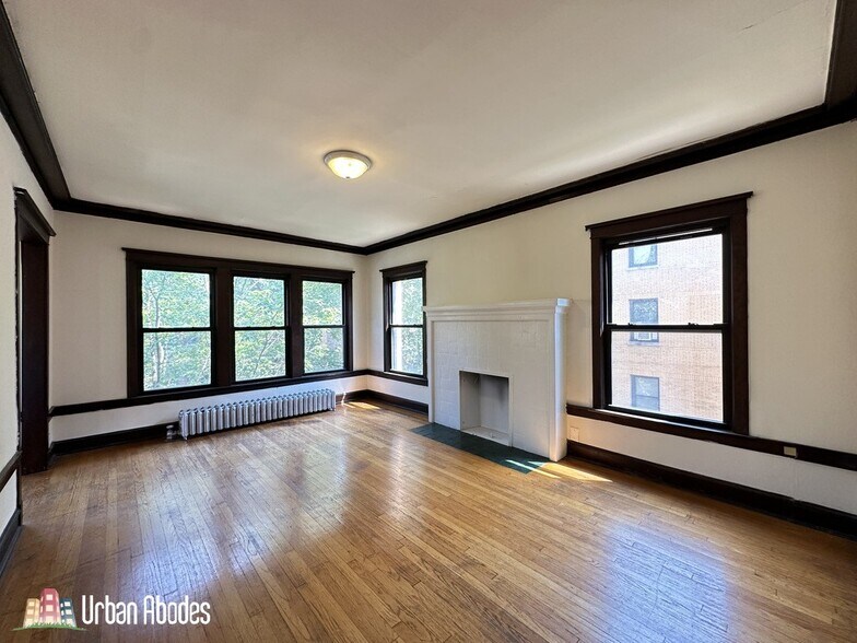 Building Photo - 2434 N Sawyer Ave