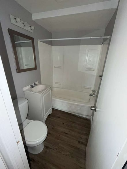 Building Photo - 15112 Euclid Ave