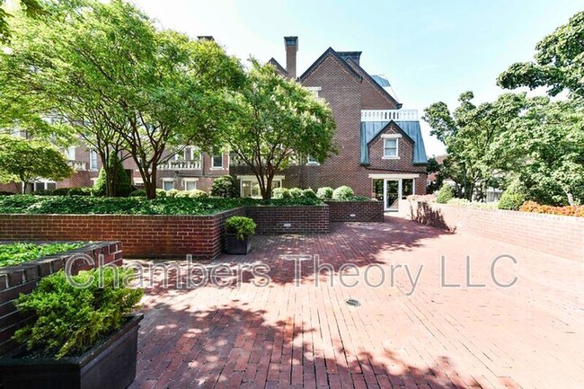 Primary Photo - 115 N Lee St