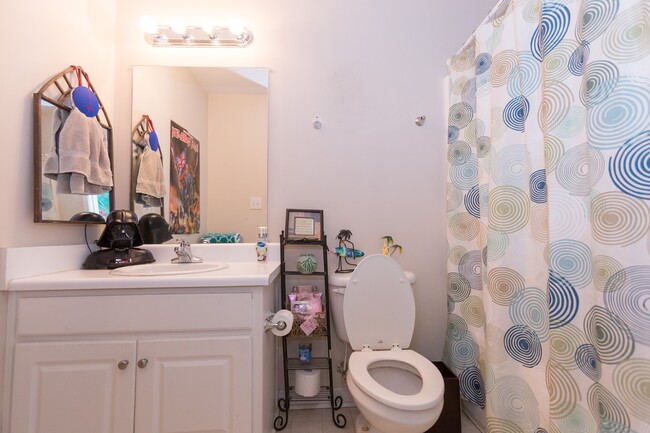 Building Photo - 3 BR, 2 BA House