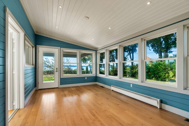 Building Photo - 1 Shoreline Dr