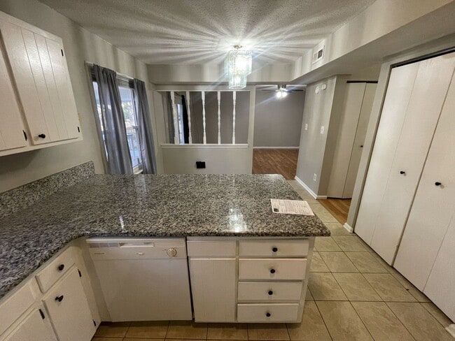 Building Photo - 4 Bd 2 ba house