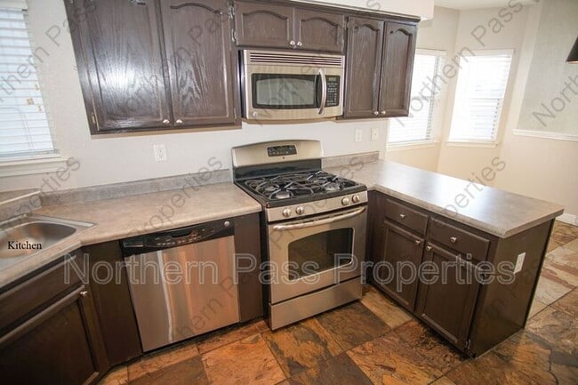 Building Photo - 1516 Cherokee Ridge Dr
