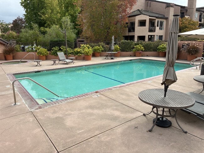 Building Photo - 39199 Guardino Dr