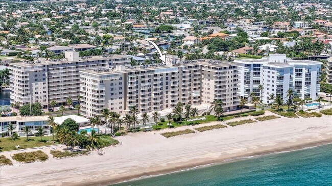 Building Photo - 1051 Hillsboro Mile