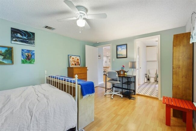 Building Photo - 5711 Chesterfield Ave