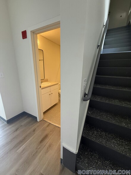 Building Photo - 160 E Berkeley St