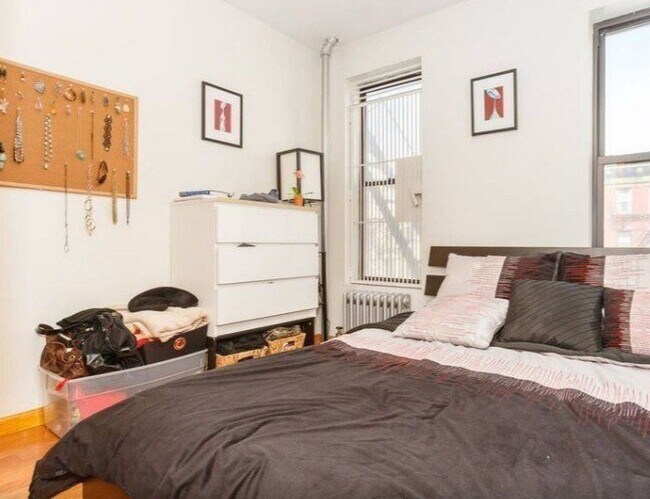 Building Photo - 335 E 14th St