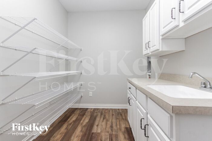 Building Photo - 8266 Shute Cir