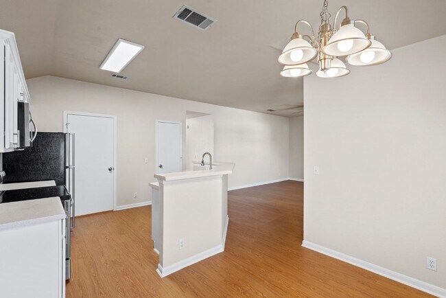 Building Photo - 3301 El Salido Pkwy