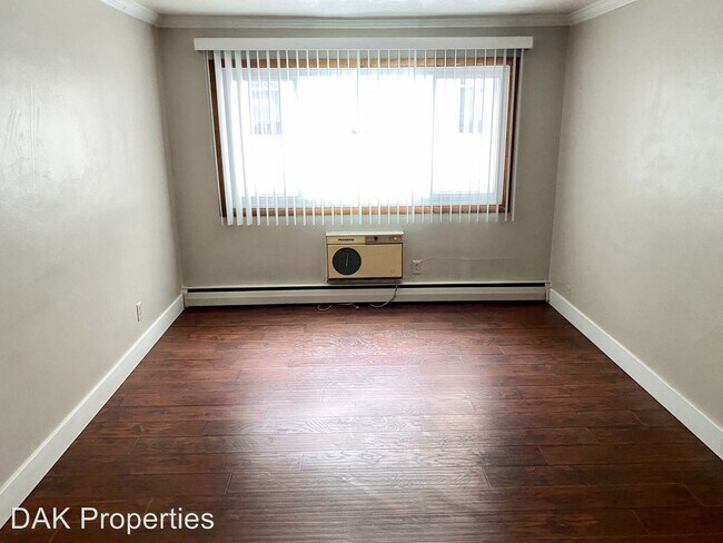 Building Photo - 2425 N Oakland Ave