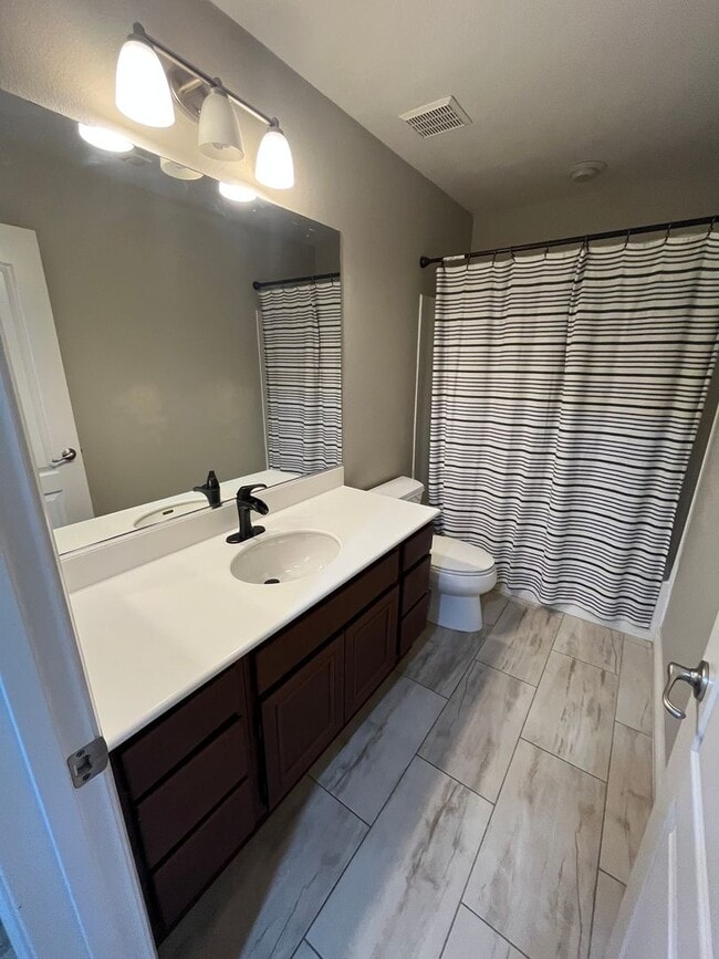 Building Photo - ***Move in Special.  $1000 off 1st month's rent***Beautiful corner unit townhome in the heart of ...