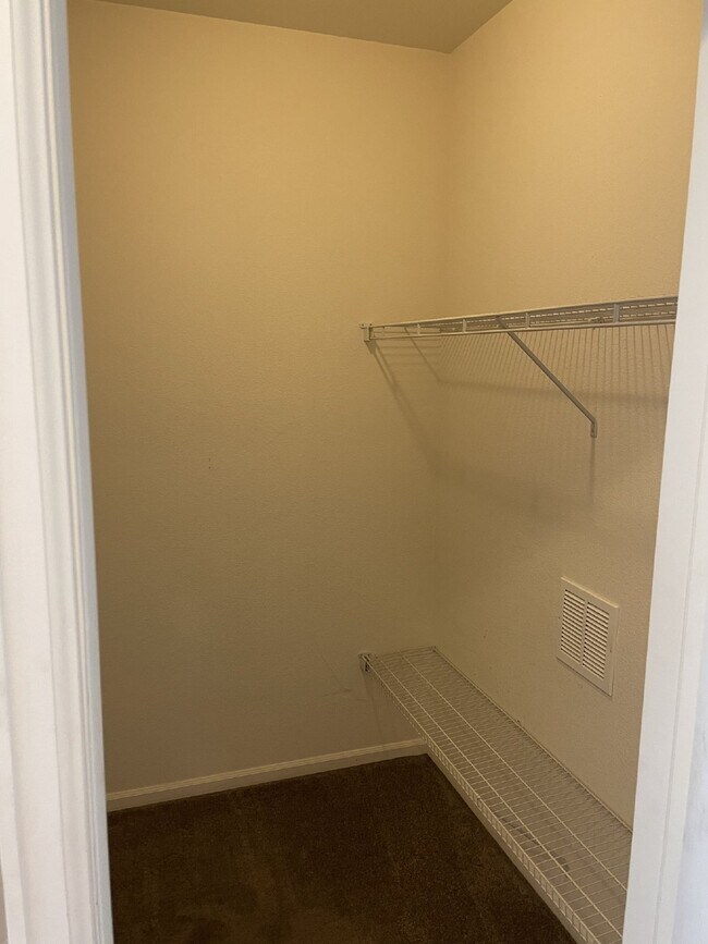 Building Photo - "Spacious 3-Bedroom Condo Retreat with Cozy Fireplace in Denver's Desirable Locale!"