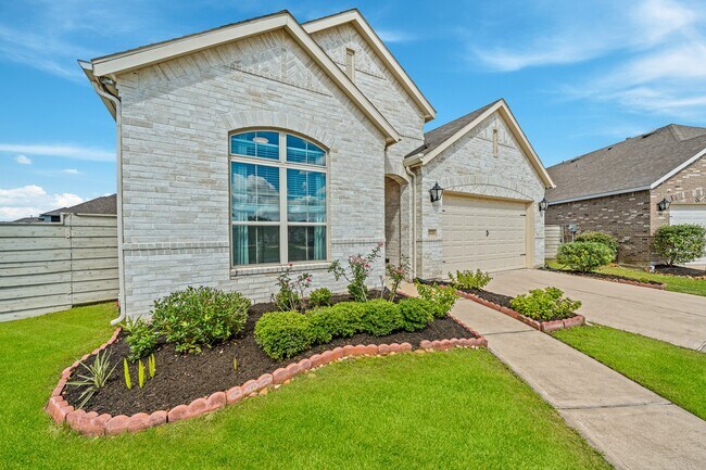 Building Photo - 2221 Forest Trace Ln