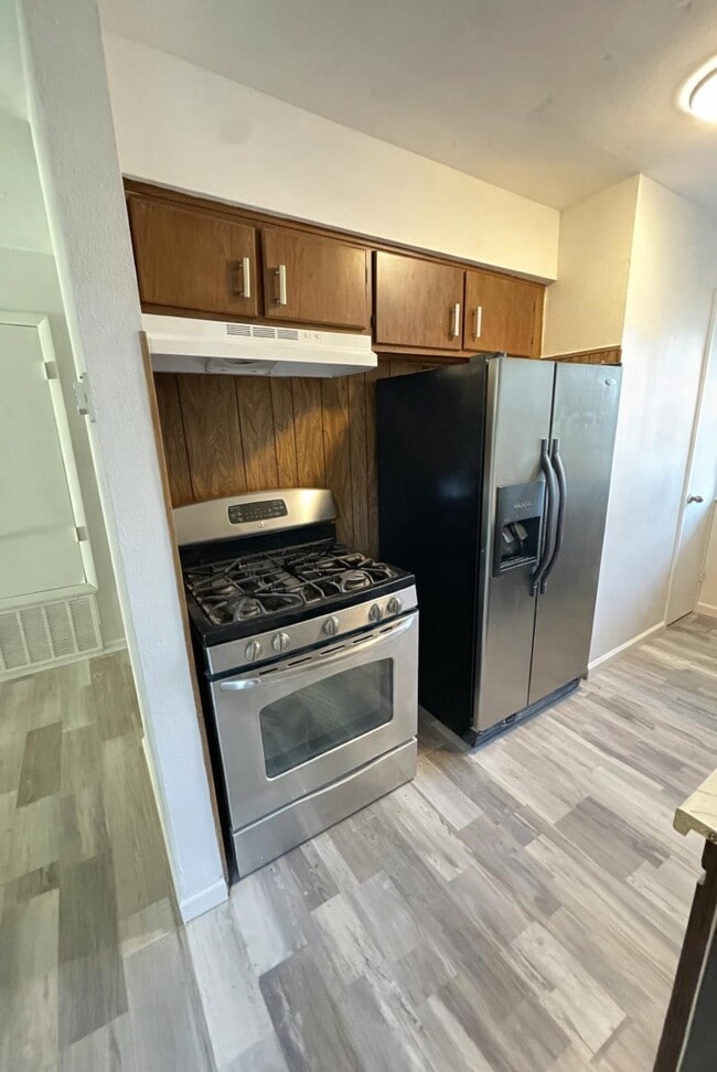 Building Photo - 600 W Mimosa St