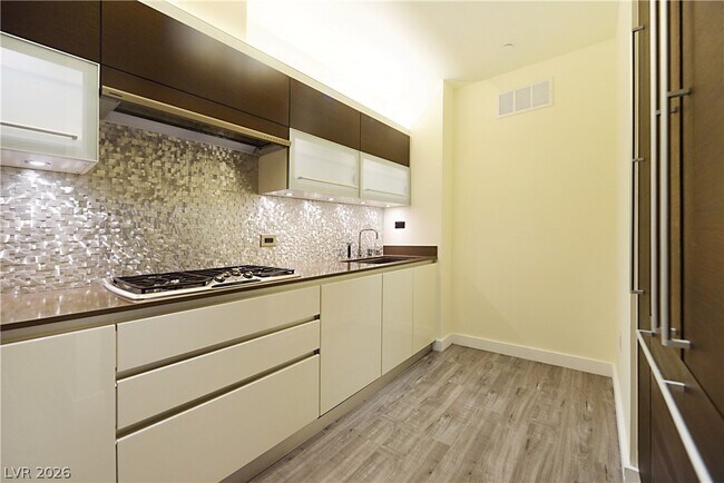 Building Photo - 3750 S Las Vegas Blvd