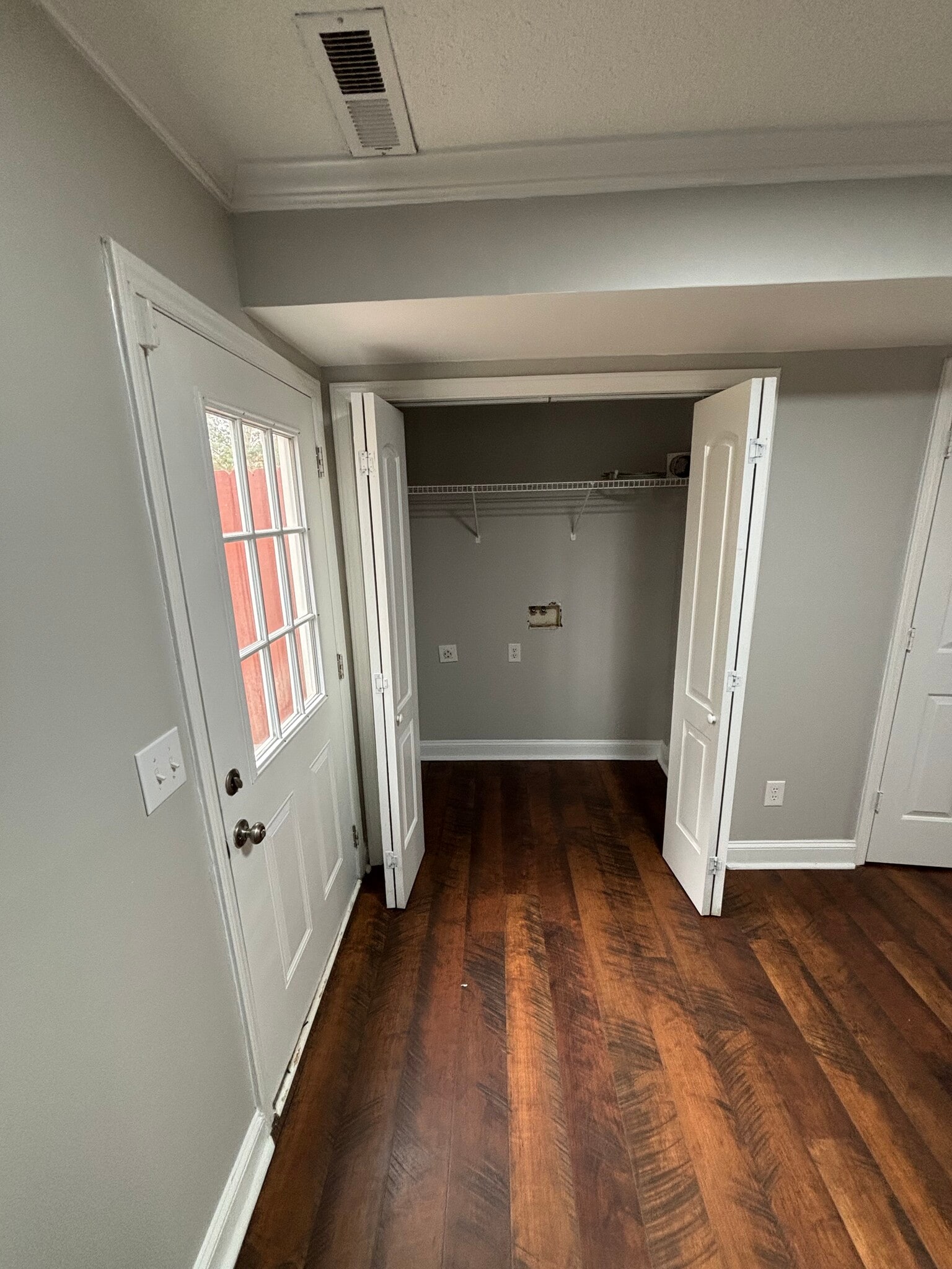 Building Photo - 5731 SW Acres Dr