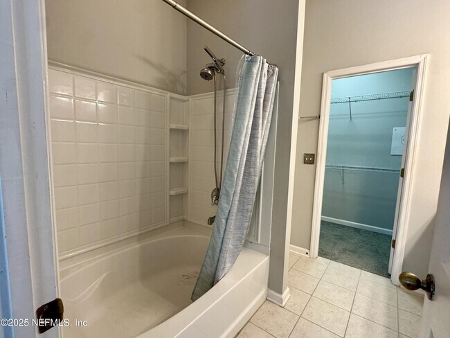 Building Photo - 580 Crystal Way
