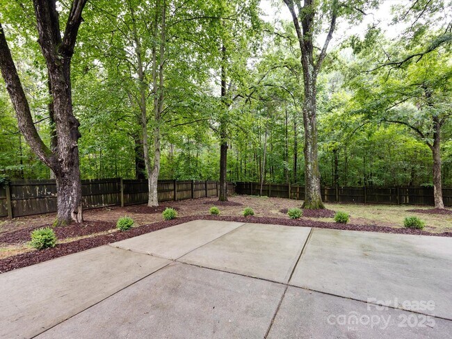 Building Photo - 3109 Forest Lawn Dr
