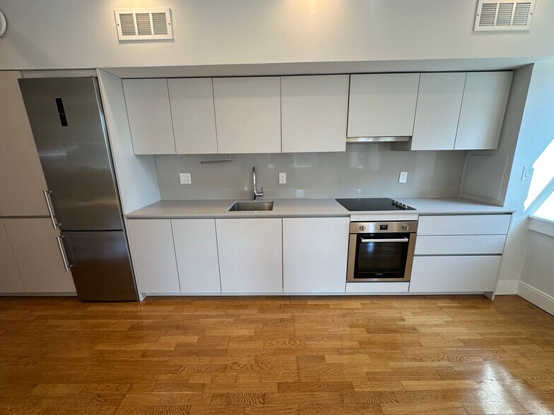 Building Photo - 36 Madison St