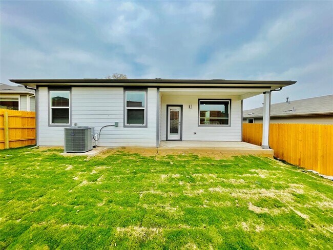 Building Photo - 2413 Sisterdale Ln
