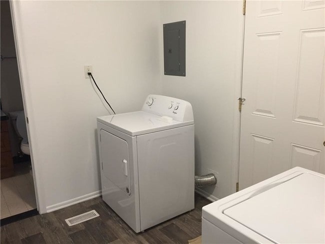 Building Photo - 7587 Lathers St