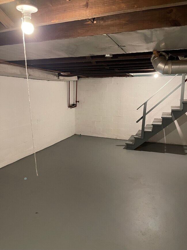 Building Photo - 1220 11th St