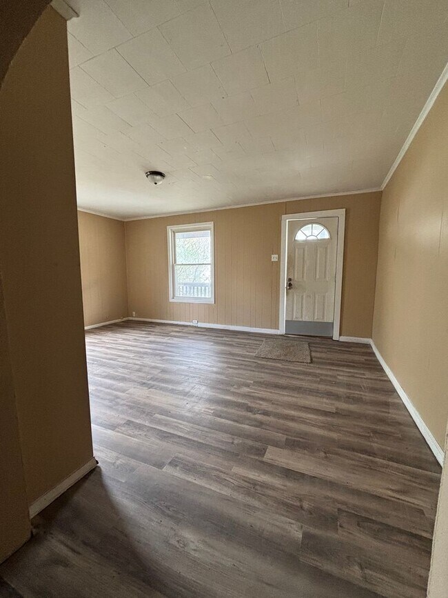 Building Photo - 3 Bedroom -Duplex