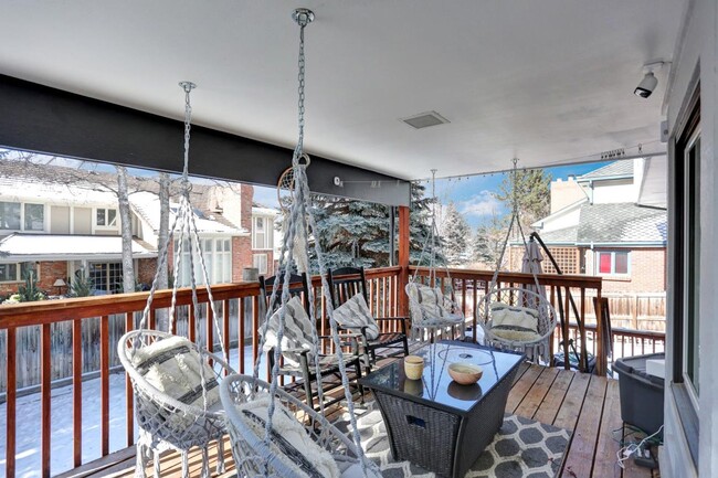 Building Photo - Beautiful 5 Bedroom Home Near the Cherry C...