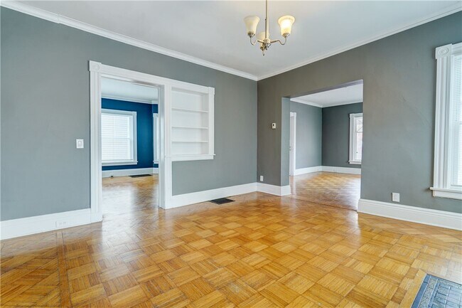 Building Photo - 745 University Ave