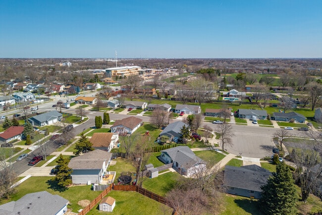 Building Photo - 1140 Ohio Ct