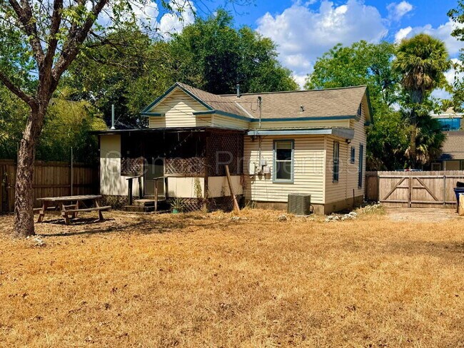 Building Photo - 1509 Willow St