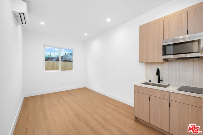 Building Photo - 5248 Auckland Ave