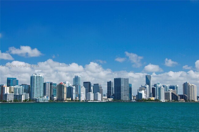 Building Photo - 325 Fernwood Rd