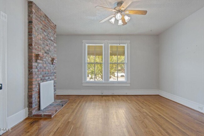 Building Photo - 106 W Ivey St