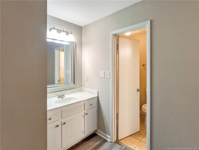 Building Photo - 6594 Honeysuckle Dr