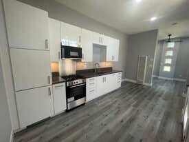 Building Photo - 6218 Cowles Mountain Blvd