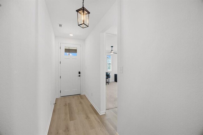 Building Photo - 191 Silverton Ln