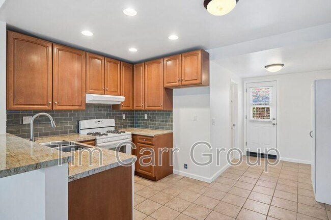 Building Photo - 375 E 20th St