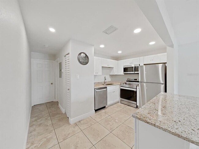 Building Photo - 2501 Harn Blvd