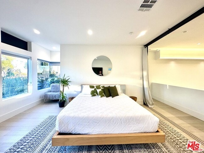 Building Photo - 822 Pacific Ave