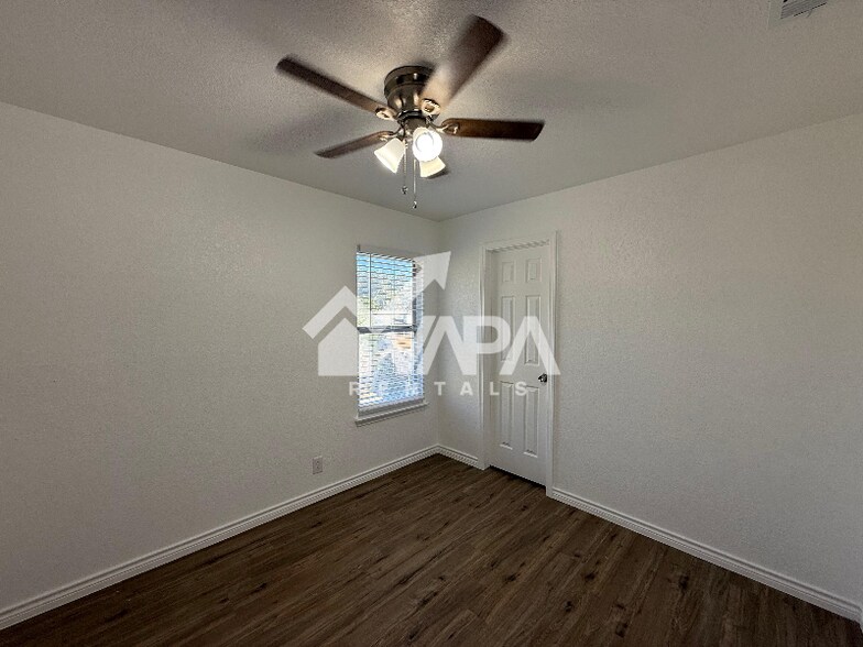 Building Photo - 6115 Lake Kemp St