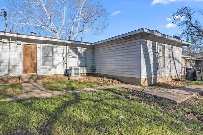 Building Photo - 3 Pershing Dr