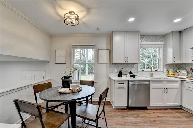 Building Photo - 1450 Cedarhurst Dr