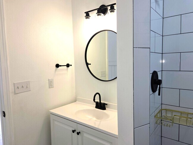 Building Photo - 3150 Emerson Ave S