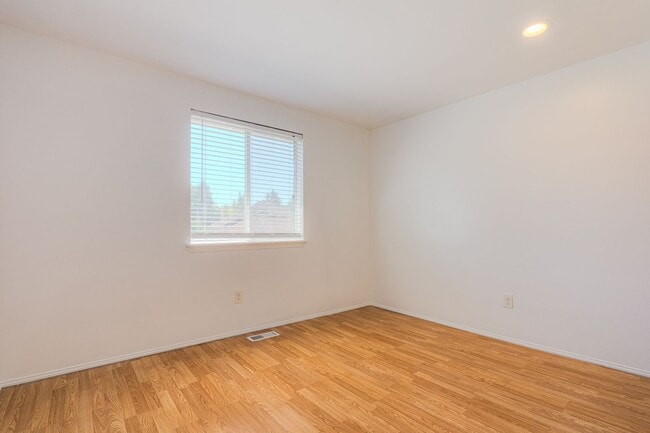 Building Photo - 31624 12th Pl SW